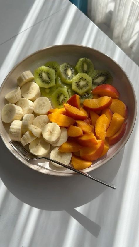 Fruit Breakfast Aesthetic, Summer Vision, Aesthetic Foods, Healthy Food Inspiration, Resep Diet, Healthy Food Dishes, Makanan Diet, Healthy Food Motivation, Healthy Lifestyle Food