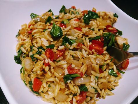 Swank Diet, Mediterranean Rice, Mediterranean Diet Food List, Mediterranean Diet Recipes Dinners, Veggie Stock, Seasoned Rice, Dinner Sides, Quick Weeknight Meals, Spinach Salad