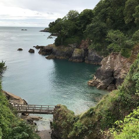 🎸🥁🏏⚽️🏈🍺🥂🥃 on Instagram: “Dartmouth Castle #dartmouth #dartmouthferry #dartmouthdevon #dartmouthsteamrailway #discoverdartmouth #covebeach” Dartmouth Devon, 2024 Travel, Steam Railway, Ocean Wave, Pretty Places, Holiday Destinations, Ocean Waves, Day Off, Devon