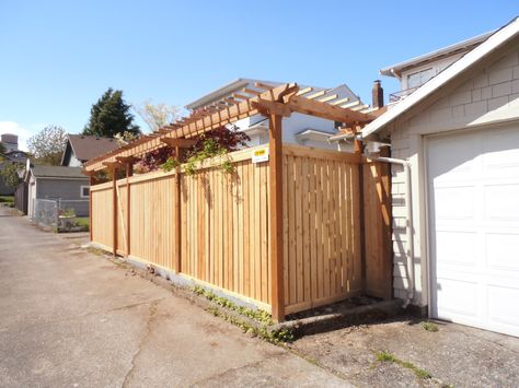 Full panel cedar wooden fence with traditional trellis. Gallery Quotes, Privacy Fence Landscaping, Cedar Wood Fence, Wood Fencing, Privacy Fence Designs, Wood Pergola, Front Yard Fence, Cedar Fence, Wooden Pergola