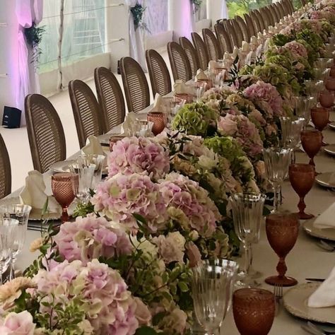 Hydrangea is a perfect flower for romantic and stylish decoration table decoration wedding with pink hydrangea styling: LM Flower Fashion Hydrangea Styling, Pink Hydrangea Wedding, Flower Decoration Wedding, Hydrangea Wedding, Hydrangeas Wedding, Wedding Pink, Pink Hydrangea, Decoration Wedding, Flower Fashion