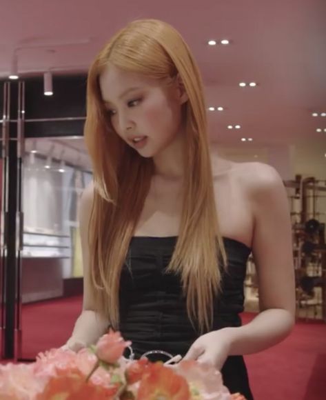 Outfit Photoshoot, Jennie Kim Blackpink, Gentle Monster, Jennie Lisa, Strawberry Blonde, Orange Hair, Jennie Kim, Flagship Store, Ginger Hair