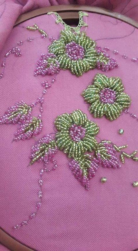 Cut Dana Work Designs, Embroidery Fashion Detail, Birds Embroidery Designs, Hand Beaded Embroidery, Diy Embroidery Designs, Beadwork Embroidery, Bead Embroidery Tutorial, Pink Embroidery, Hand Embroidery Patterns Flowers