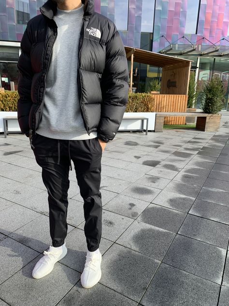 Cold Rainy Day Outfit Men, Minimal Fits Men, The North Face Outfits Men, Hype Outfits, Fashion Casual Outfits, Yeezy Outfit, North Face Outfits, Men Fashion Casual, Hype Clothing