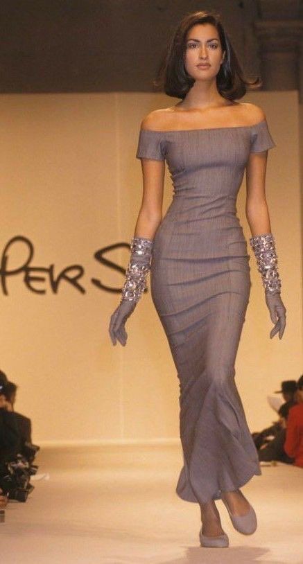 90s Runway Couture, Yasmeen Ghauri 90s Runway, 90s Model Body Claim, Dress Outfits Fancy, Fashion Model Outfits Runway, Yasmeen Ghauri Body Type, Yasmeen Ghauri Aesthetic, Yaseem Ghauri, Yasmeen Ghauri Hair