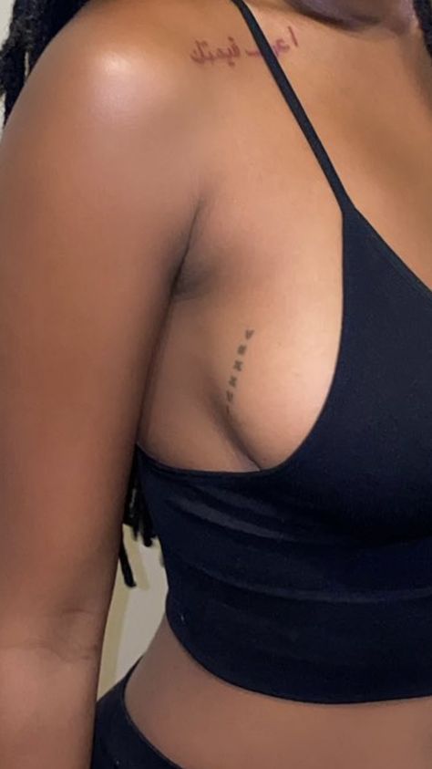 Back On Neck Tattoo Women, Leah Love Island Tattoo, Red Ink Tattoos Small On Dark Skin, Bra Tattoo, Baddies With Tattoos, V Line Tattoos Women, Small Back Tattoos, Small Girly Tattoos, 3 Tattoo