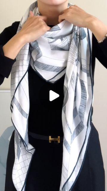 Styling Scarf Outfits, How To Tie Long Scarf Around Neck, Tying Long Scarves, Tying Scarves Neck, How To Wear A Scarf Around Your Neck, Tieing Scarfs Around Neck, How To Tie A Long Scarf, How To Wear Scarf, How To Wear A Shawl