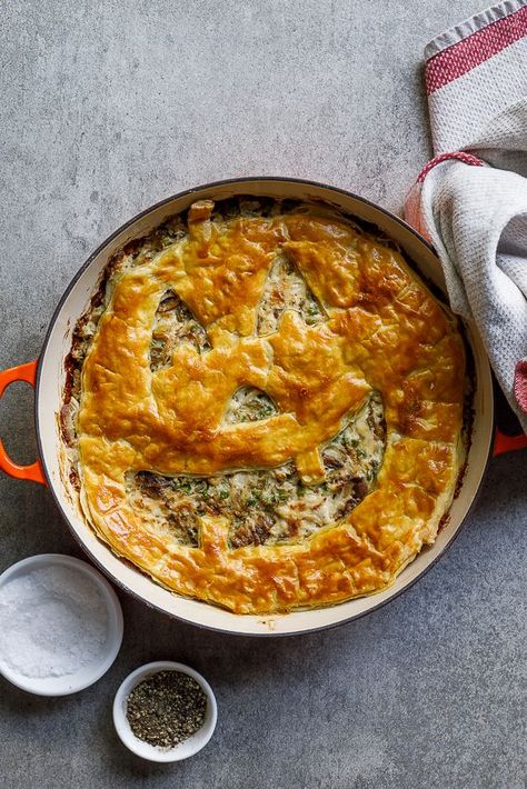 Make this Jack-o'-lantern pot pie the centerpiece to your Halloween table. An easy chicken pot pie filling is topped with a Jack-o'-lantern puff pastry face for the ultimate Halloween main dish. #halloween #chicken #chickenpotpie #potpie #easyrecipe #dinn Halloween Main Dish, Tomato Tarte Tatin, Apple Tarte, Chicken Pot Pie Filling, Easy Chicken Pot Pie, Easy Halloween Food, Tomato Pie, Toffee Apple, Apple Tart