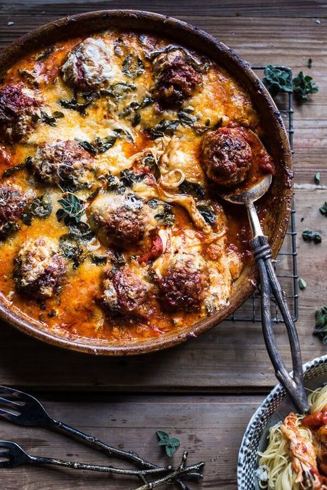 Simple Baked Italian Oregano Meatballs, one pan - no frying, no completely messy stove top and no broken, crumbly meatballs, yes! From http://halfbakedharvest.com Half Baked Harvest Recipes, Meatball Recipe, Harvest Recipes, Half Baked, Half Baked Harvest, Beef Dishes, Italian Dishes, Deep Dish, A Bowl