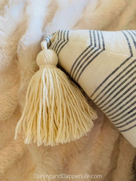 How to Make a Tassel Out of Yarn - Tassels Diy Tutorials, Nursery Stars, Make Tassels, Make A Tassel, Pillow With Tassels, Finger Knitting Projects, Tassels Diy, Tassels Tutorials, Yarn Crafts For Kids