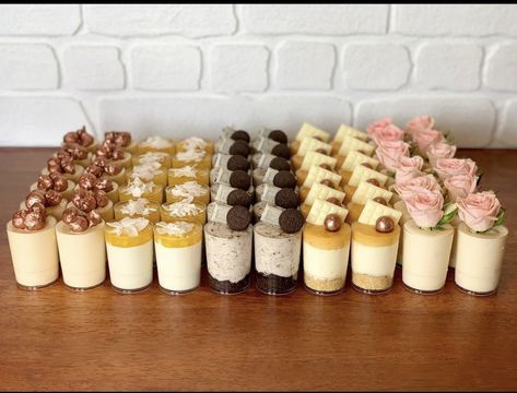 Dessert Shooters Wedding, Wedding Dessert Cups, Desserts Catering, Dessert Shooters Recipes, Dessert Cups Recipes, Dessert Shooters, Dessert Table Birthday, Mini Dessert Cups, Candy Buffet Wedding