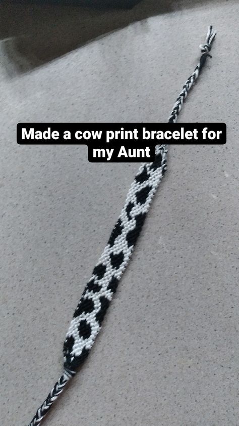 Bracelet with white background with black spots to resemble cow print Cow Print Sewing Projects, Cow Print Fabric Ideas, Cow Print Crafts Diy, Cow Bracelet Pattern, Cow Print Diy, Cow Print Bracelet, Cow Bracelet, 4h Projects, Bedroom Revamp