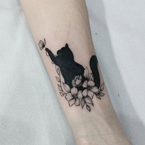 35 Friday the 13th Tattoo Ideas That Are Just Really Freaking Cool Cat And Flower Tattoo, Cat Tattoos Ideas, Best Friends Tattoo, Simple Cat Tattoo, Tattoo Dainty, Tattoo Back Tattoo, Tattoo Gato, Tattoo Spine, Dainty Tattoo