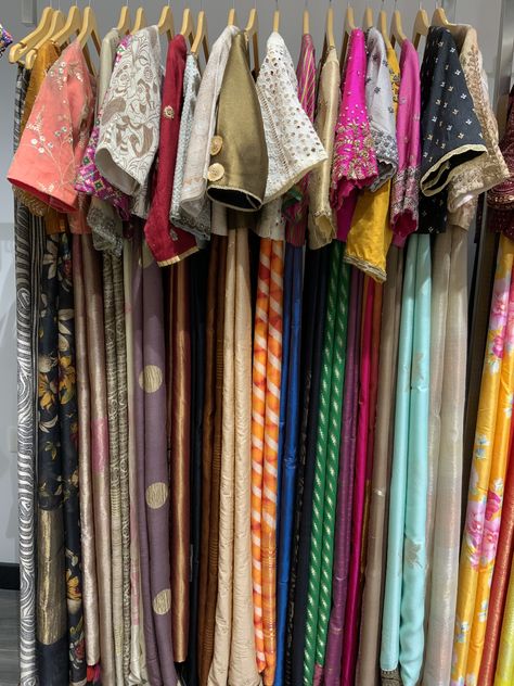 Saree Organization In Closet, Saree Closet, Cotton Suit Designs, Dream Boutique, Bedroom Ideas For Small Rooms Diy, Aari Blouse, Wardrobe Organisation, Boutique Ideas, Wardrobe Tips