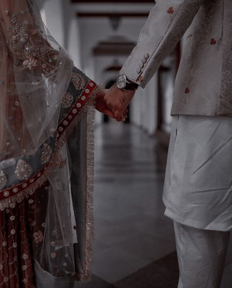 Bride Groom Photoshoot, Pakistani Wedding Photography, Desi Love, Bridal Photography Poses, Wedding Photoshoot Poses, Muslim Couple Photography, Royal Aesthetic, Cute Couples Photography, Wedding Couple Poses Photography