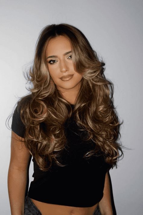 blowout hairstyles, red carpet, hair styles Beach Blowout Hair, Voluminous Blowout Big Curls, Blow Hairstyle, Blowout Curls Long Hair, Curly Blowout, Voluminous Blowout, Volume Haircut, Brunette Shades, Blowout Hairstyles