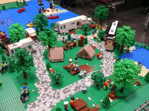 Lego Camping, Store Display Ideas, Lego Tree House, Lego Camper, City Overview, Lego Camp, Lego Tree, Lego House Ideas, Lego Village