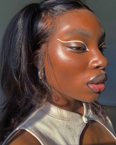 Good morning everyone, but especially @isabelleikpeme 🤩 . We don't know where to start, but let's just take a moment to appreciate this beauty. . . . . #melaninbeauty #melaninskincare #supportblackbusiness #shopblackbusiness Flawless Face Makeup, Euphoria Makeup, Graphic Eyeliner, Cool Makeup Looks, Simple Look, Dramatic Makeup, Black Women Makeup, Fairy Makeup, Creative Eye Makeup