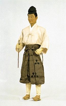 The dress of a Heian Period commoner. His practical workman's 'hitatare' will become the standard of dress when the samurai come to power. Edo Period Japan, Nara Period, Medieval Japan, Kamakura Period, Japan Outfits, Taisho Period, Japanese Costume, Heian Period, Period Clothing