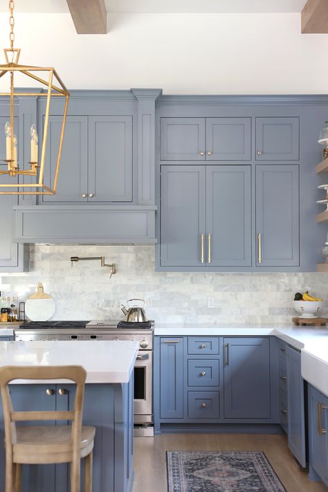 Kitchen With Blue Cabinets, Kitchen Cabinet Inspiration, Kabinet Dapur, Blue Kitchen Cabinets, Diy Kitchen Renovation, Blue Cabinets, Grey Kitchen Cabinets, Kitchen Cabinet Colors, Design Hotel