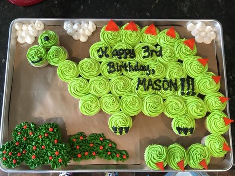 Cupcake Pull Apart Cake, Dinosaur Cupcake Cake, Cupcake Pull Apart, Dinosaur Birthday Party Food, Dinasour Birthday, Novelty Cupcakes, Dinosaur Cupcake, Dinosaur Birthday Theme, Pull Apart Cake