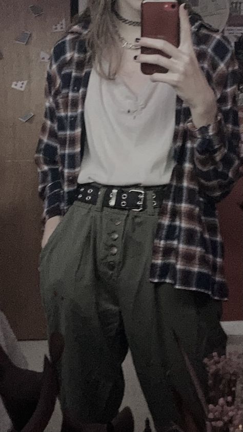 Grunge Baggy Outfits, Enby Outfits, 90s Grunge Outfits, Grunge Outfits 90s, Soft Grunge Outfits, Androgynous Outfits, Outfits 90s, Flannel Outfits, Alt Outfits