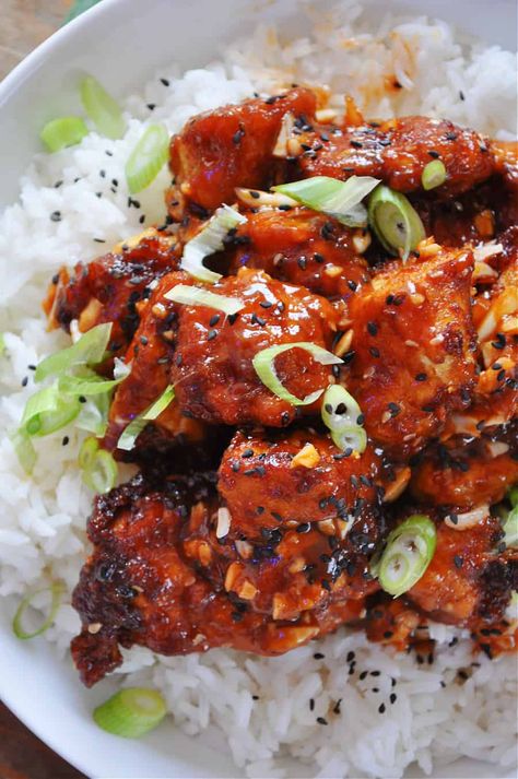 Vegan Spicy "Honey" Garlic Tofu - Rabbit and Wolves Honey Tofu, Honey Garlic Tofu, Spicy Tofu Recipes, Garlic Tofu, Soy Curls, Vegan Tofu, Tofu Dishes, Veggie Meals, Spicy Honey