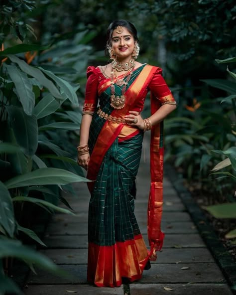 Kerala Bride Poses, Saree Poses At Home, Puberty Poses, Long Hair Bridal Styles, Bridal Saree Blouse Designs, Bridal Saree Blouse, Long Hair Bridal, Saree Ceremony, Single Poses