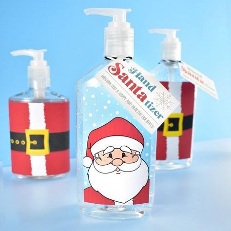 Hand Santa-Tizers Homemade Soap Recipes, Mason Jar Gifts, Diy Presents, Homemade Bath Products, Free Christmas Printables, Neighbor Gifts, Xmas Ideas, Christmas Gifts For Friends, Great Christmas Gifts