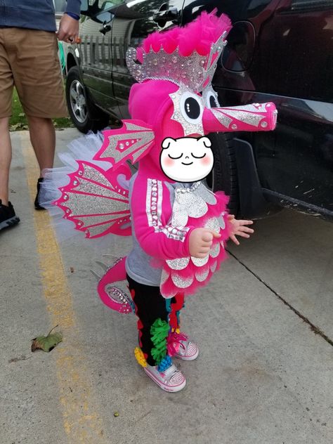 Diy Seahorse Costume, Seahorse Costume, Diy Costumes Kids, Costume Diy, Trunk Or Treat, Sea Horse, Finding Nemo, Diy Costumes, Favorite Holiday