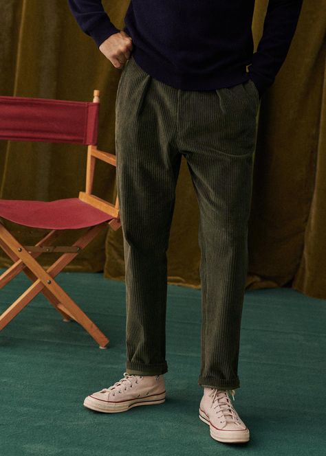 A pair of corduroy pants, with a wide rib, redesigned by the Studio with a nice carrot cut and a clip to allow comfort and ease of the legs. Its elasticated waistband gives it that ideal casual look. Corduroy Pants Outfits Men, Men Corduroy Pants Outfit, Dark Green Corduroy Pants Outfit, Green Corduroy Pants Outfit Men, Mens Corduroy Pants Outfit, Mens Outfits Corduroy Pants, Coudroy Pants Outfits Men, Corduroy Pants Outfit Mens, Men’s Corduroy Pants Outfit