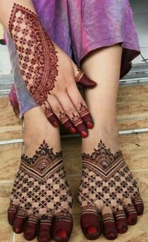 Mehindi Bridal Designs Leg, Feet Mehendi Design Simple, Leg Mehandi Designs, Feet Henna Designs, Foot Mehndi Designs, Feet Mehndi Designs, Leg Mehandi, Mehndi Designs Finger, Feet Mehendi