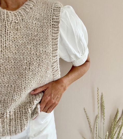 Ohhio Diy, Sweater Vest Oversized, V Neck Sweater Vest, Crochet Clothes For Women, Loose Knit, Clothes Patterns, 가을 패션, Knit Fashion, Knitting Inspiration