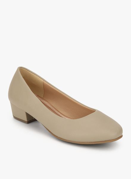 Buy Tresmode Beige Belly Shoes for Women Online India, Best Prices, Reviews | TR124SH81YWKINDFAS Belly For Women Footwear, Belly Footwear For Women, Bellies Shoes Flats, Bellies For Women Footwear, Belly Shoes For Women, College Dresses, College Dress, Ballet Flats Outfit, Mubarak Images