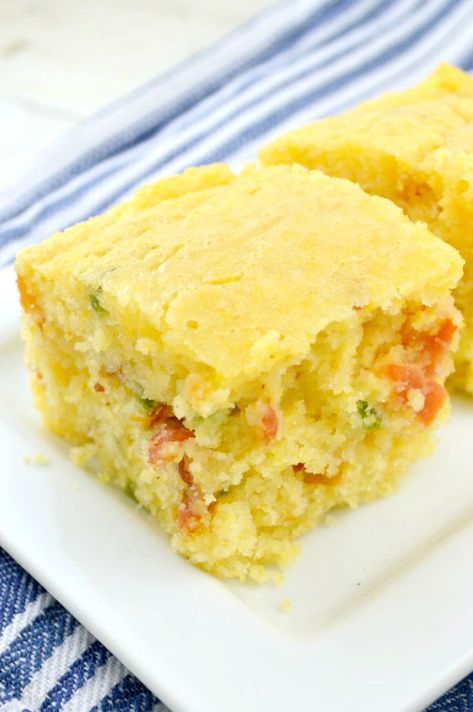 Cornbread Jalapeno, Jalapeño Cornbread Recipe, Chili Cornbread Casserole, Farmhouse Cooking, Perfect Cornbread, Bacon Cornbread, Jalapeno Bacon, Comforting Meals, Cornbread Recipes