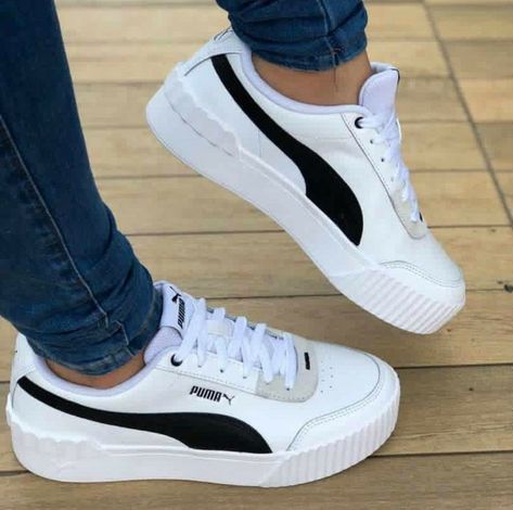 tênis Puma Puma Shoes Aesthetic, Outfits Con Tenis Nike, Puma Sneakers Outfit, Puma Sneakers Womens, Womens Puma Sneakers, White Puma Shoes, Puma Shoes Women, Puma Sneakers Men, Puma Fashion