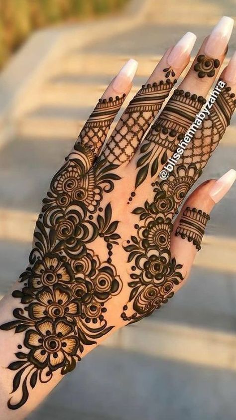 Indian Henna Designs, Henne Tattoo, Cute Henna Designs, Khafif Mehndi Design, Floral Henna Designs, Finger Henna Designs, Eid Mehndi Designs, Henna Tattoo Designs Hand, Henna Art Designs