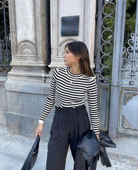 Outfit Bogota, Relaxing Outfits, Striped Top Outfit, Fashion 2025, Nice Clothing, Photo Concept, Relaxed Outfit, Uni Outfits, Inspo Outfit