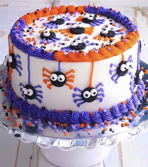 Cute Halloween Cakes, Pasteles Halloween, Spider Cake, Halloween Cake Decorating, Halloween Cake Pops, Spider Halloween, Halloween Baking, Frankenstein Halloween, Fall Cakes