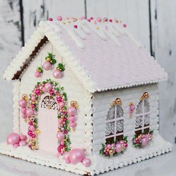 𐐪kiki𐑂 on Twitter: "cute gingerbread houses ୨୧ https://t.co/yFQ4IAaHY2" / Twitter Pink Gingerbread House, Homemade Gingerbread House, Christmas Pastries, Pink Gingerbread, Gingerbread House Parties, Gingerbread House Designs, Gingerbread Party, Gingerbread House Cookies, Gingerbread Christmas Decor