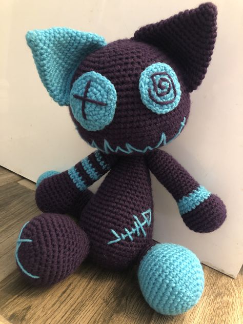 My own design. Zombie Cat Crochet Pattern, Zombie Cat Crochet Pattern Free, Crochet Big Project, Crochet Zombie Cat, Emo Crochet, Crochet Stuffys, Crochet Zombie, Creepy Crochet, Dark Nursery