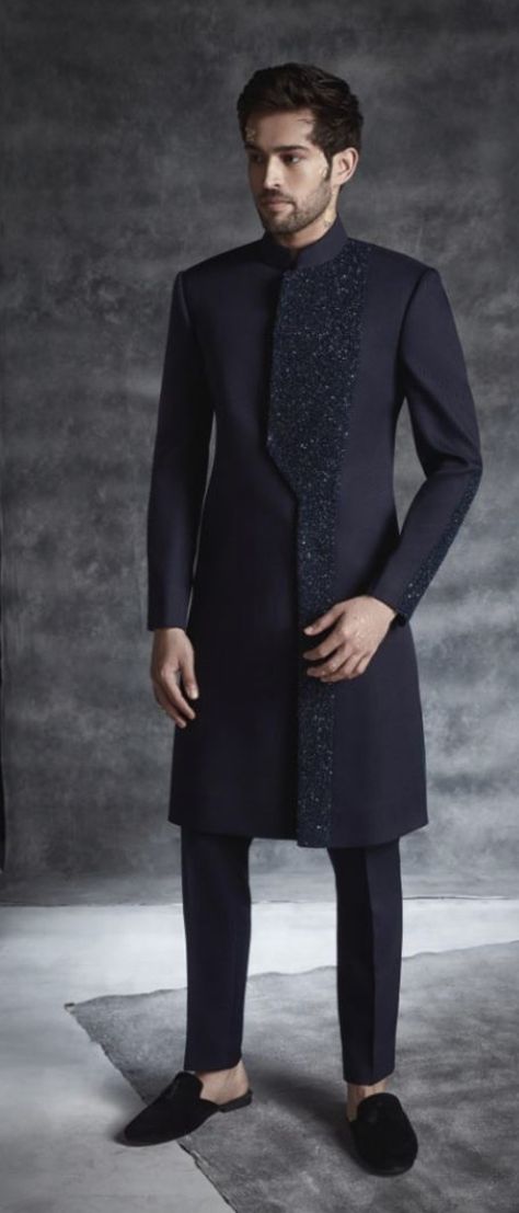 Prince Suit For Men Wedding Pakistan, Indo Western Outfits For Men Latest, Indo Western Menswear, Waist Coat Men, Menswear Indian, Aftab Shivdasani, Futuristic Clothes, Indo Western Outfits For Men, Indo Western Dress For Men