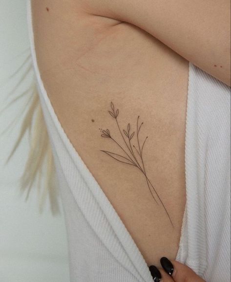 Soft Tattoo, Rib Tattoos For Women, Tattoo Design Tattoo, Hip Tattoos Women, Inspiration Tattoo, Petite Tattoos, Tattoo Cover Up, Spine Tattoos For Women, Tattoo Ideas Female