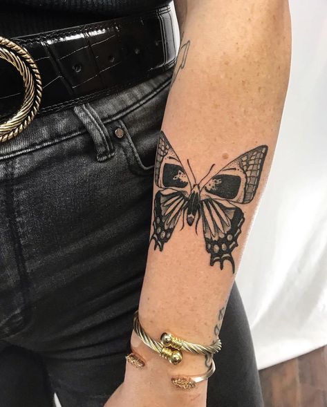 Funky Butterfly Tattoo, Funky Tattoo Ideas, Ethereal Tattoos, Leaves Tattoo, September Ends, Tattoo 2024, Funky Tattoos, Modern Tattoos, Minimalist Tattoos