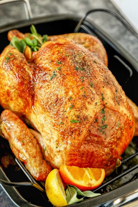 Butter Turkey, Thanksgiving Turkey Recipe, Best Thanksgiving Turkey Recipe, Balkan Food, Roast Turkey Recipes, Garlic Herb Butter, Healthy Recipes Easy Snacks, Turkey Meat, Turkey Recipes Thanksgiving