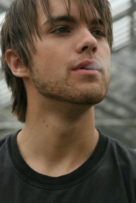 Thomas Dekker Change Your Personality, Writing Inspiration Pictures, Long Hairstyles With Bangs, Celebrity Long Hair, Thomas Dekker, John Connor, Grunge Guys, A Nightmare On Elm Street, Leo Dicaprio