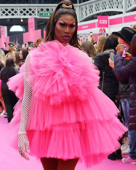 Pepto Bismol Aesthetic, Shea Coulee, Burlesque Fashion, Pepto Bismol, Drag Queen Outfits, Art Account, Drag Makeup, Duck Dynasty, Drag Queens