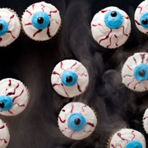 Spooky Eyeball Mini Vegan Cupcakes Halloween Cupcake Recipes, Mini Cupcake Recipes, Chloe Coscarelli, Vegan Halloween Treat, Vegan Cupcake, Mini Cupcake Pan, Blue Frosting, Black Food Coloring, Vegan Halloween