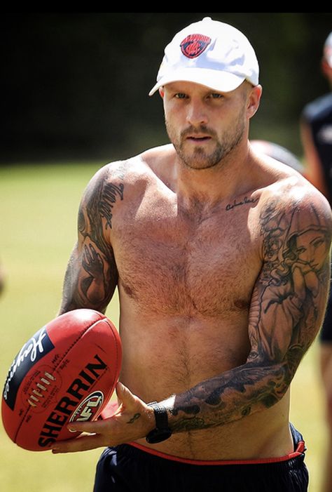 Nathan Jones, Bald Men Style, Bald Men, Rugby, The Man, Football, Sports, Quick Saves, American Football