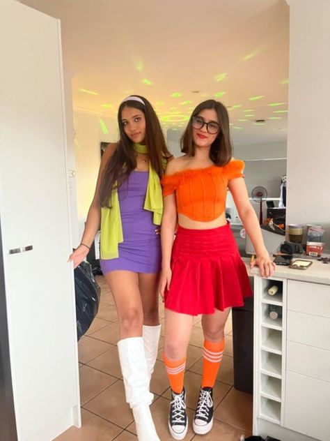 Daphne Scooby Doo Halloween Costume, Dafne Scooby Doo Outfit, Duo Halloween Costumes Teenage Girl, Daphne Velma Costume, Cute Velma Costume, Halloween Costumes Daphne, Daphne Outfit Ideas, Double Halloween Costumes, Daphne Costume Halloween